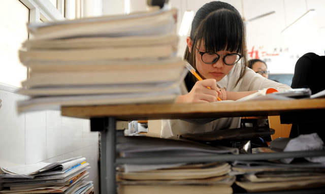 高考选科组合新坑，物理化学政治成迷之组合，太多学生表示后悔