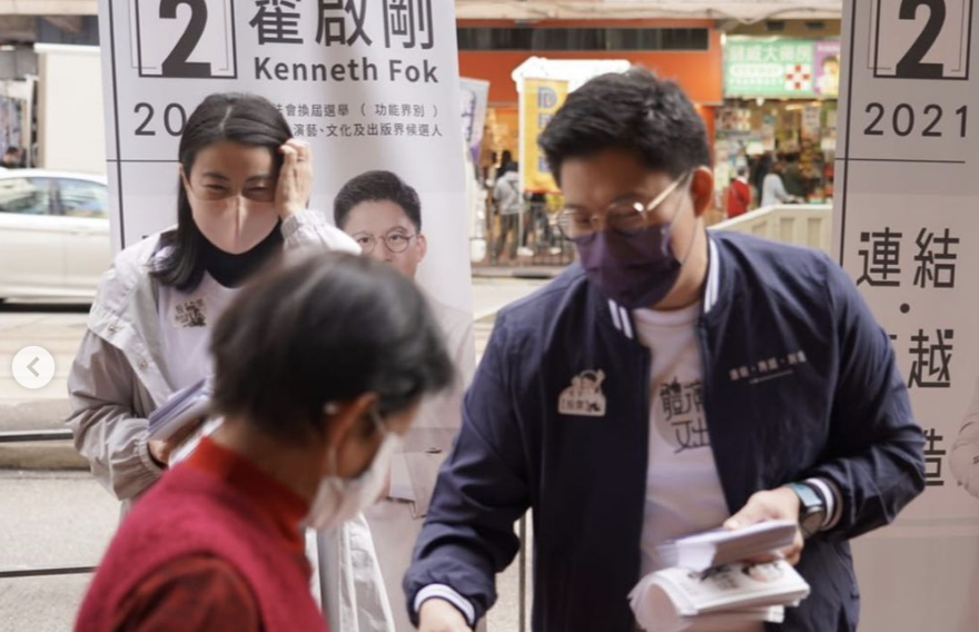 霍启刚带郭晶晶和儿子街头拉选票，亲弟弟一同现身帮宣传尽心尽力