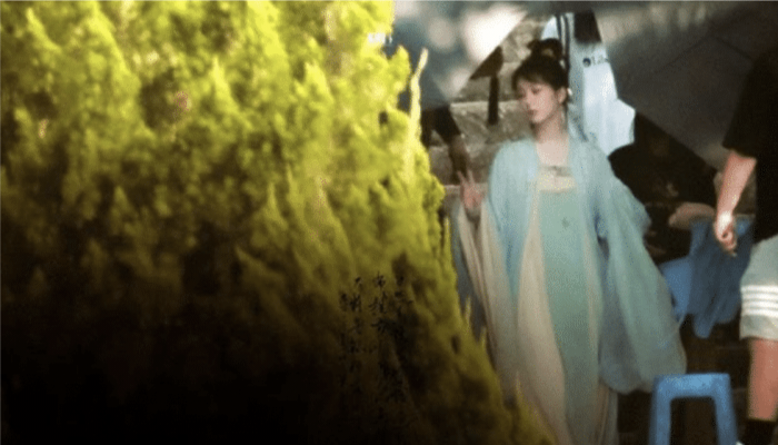 杨紫新剧《长相思》再惹争议！烈士陵园拍仙侠剧，遭网友发文怒斥