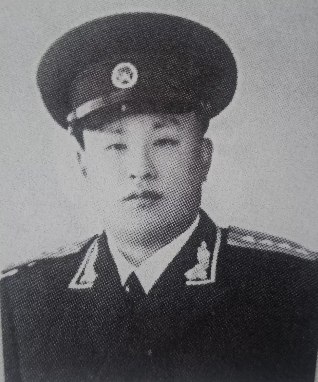 政治部副主任何振声:20军政治部副主任曾传芳:27军政治部副主任杨广立