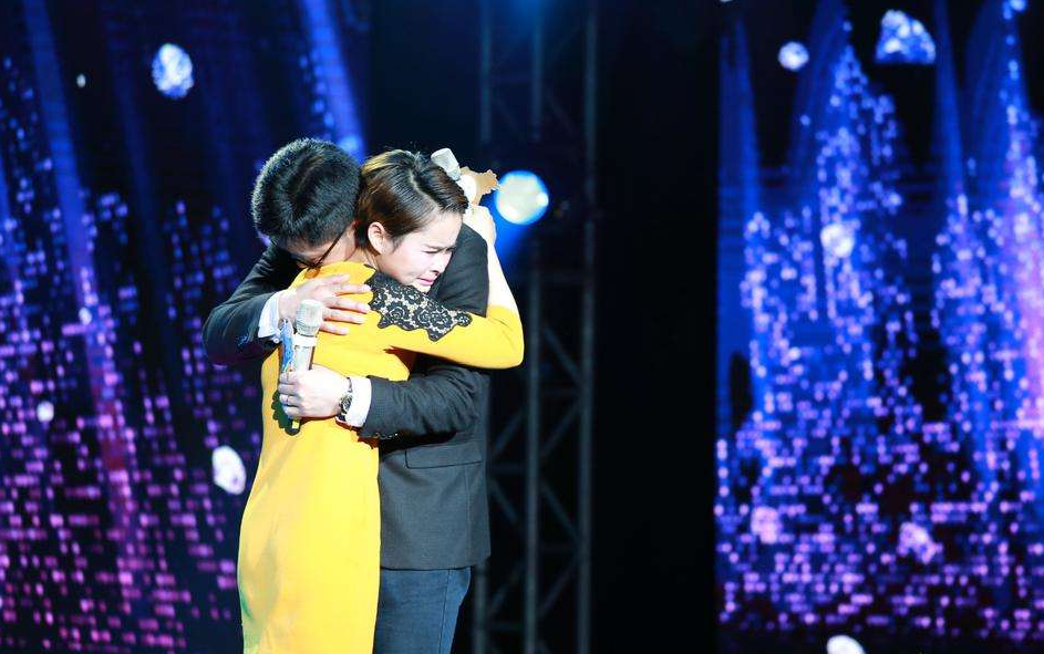 13年前，江苏19岁美女爱上大20岁大学老师，为爱不惜断绝父女关系