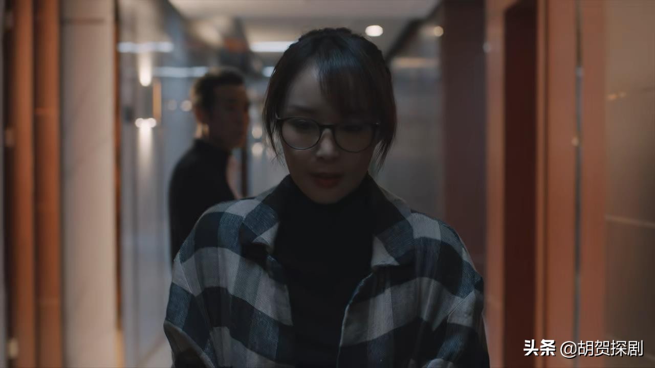 二刷《理想之城》：才懂30岁吴红玫爱上60岁赵显坤，是最狠的算计
