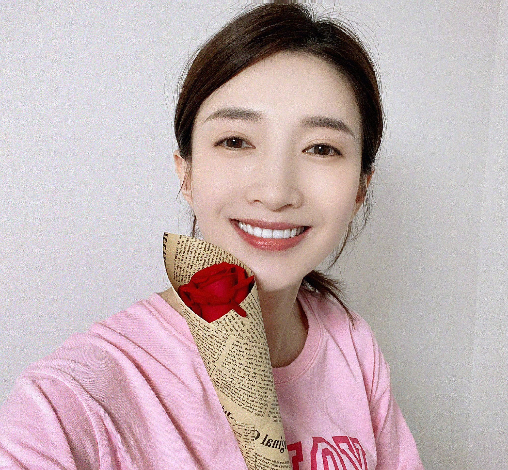 江疏影身材凹凸有致，气质优雅动人优雅温婉中又透露着一丝妩媚。 ​​​