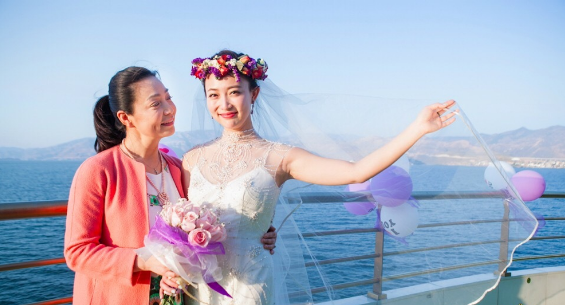 著名演员戴春荣之女郝洛钒：见证父母爱情，我也要像他们一样幸福