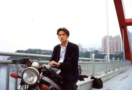 周杰伦成全村希望？回顾他的4段恋情，便知什么是分手见人品