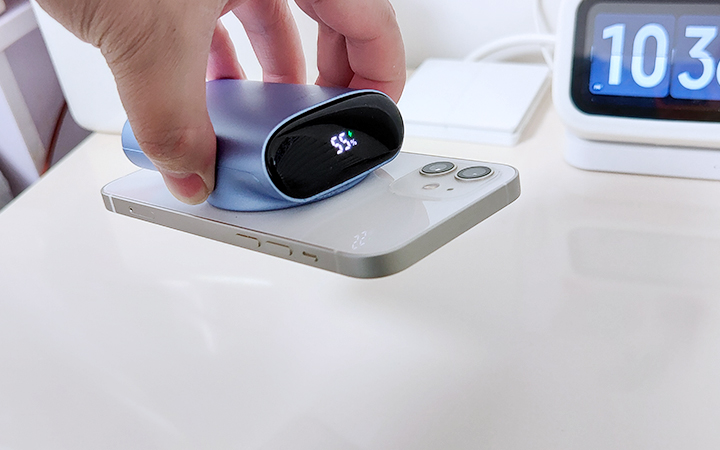 iPhone12的移动加油站:iWALK咔嗒宝磁吸移动电源