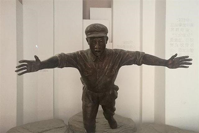 英雄王杰的8年未婚妻：王杰牺牲后不愿“改嫁”，每年都去祭拜