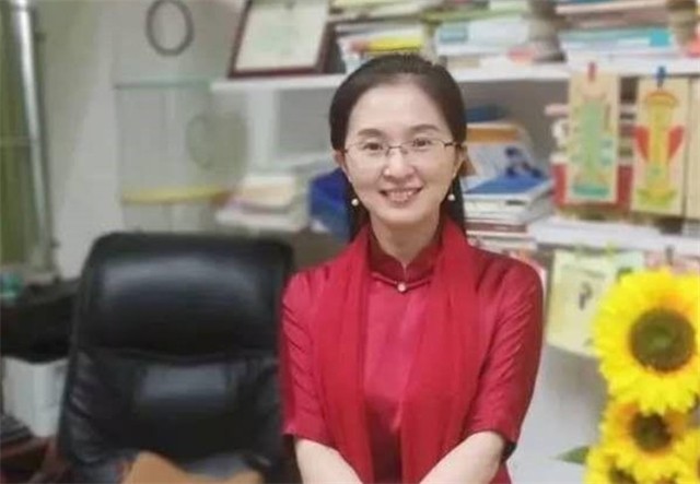 胡红梅的“堕落史”：从最美校长到“无耻小偷”，她经历了什么？