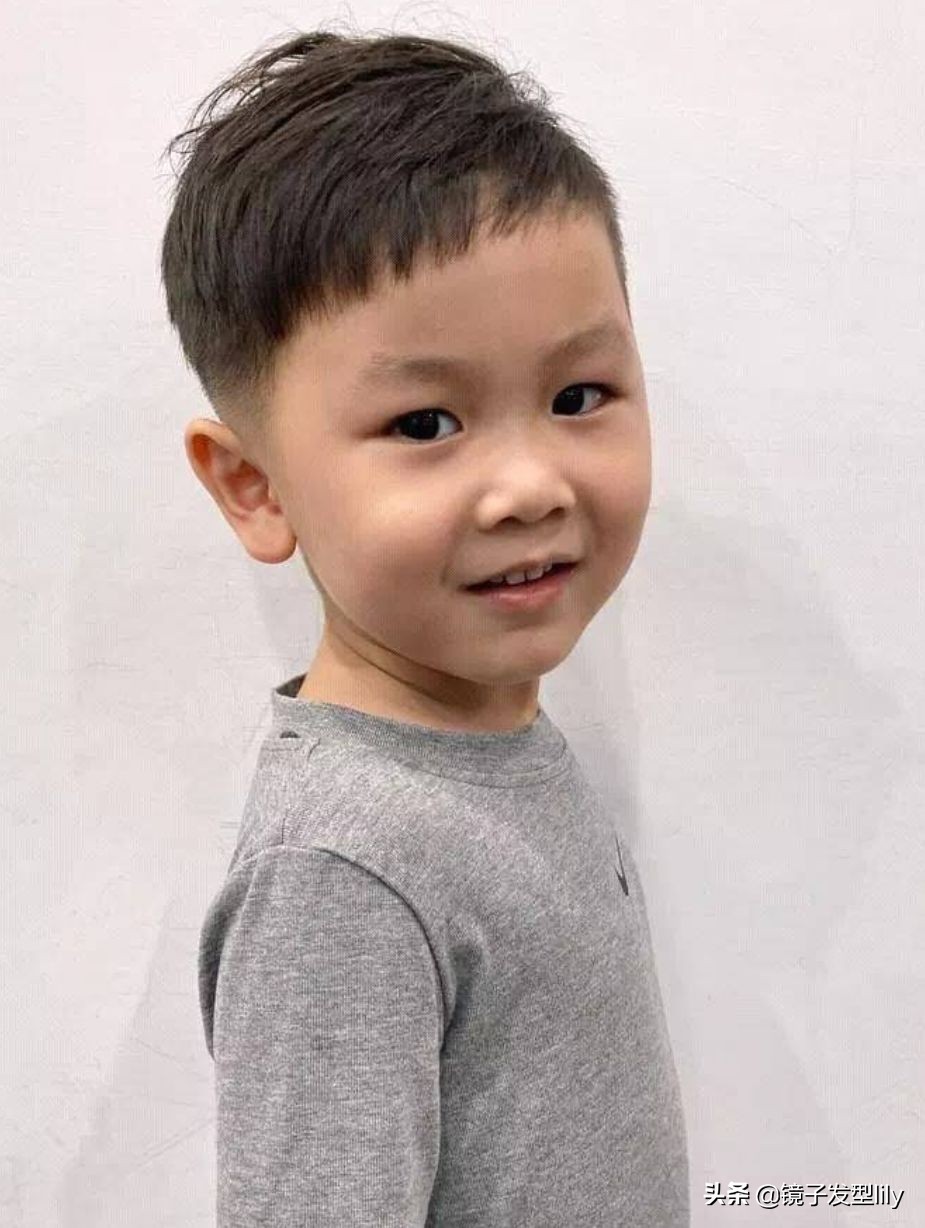 最帅小男孩发型来了，剪完很有型，适合大多数小男孩