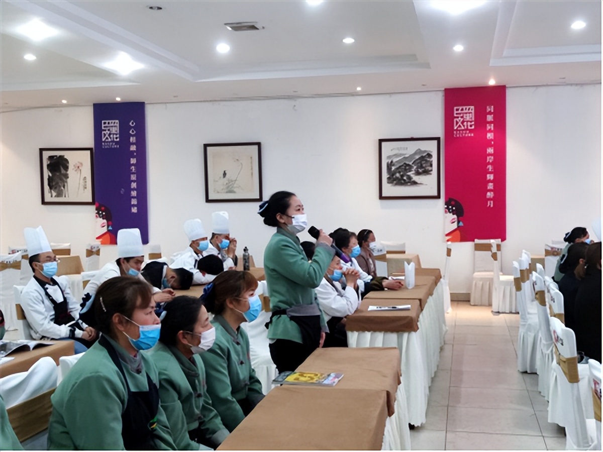 浓园举办“书香浸润心灵·阅读改变人生”专题讲座
