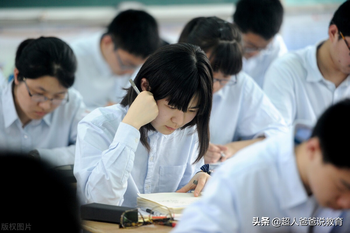 标志性事件：高等教育中女生占比超过男生，男生为啥“不行了”