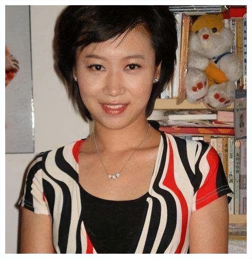 魏笑:24岁成知名主持,仅当一天新娘就离世,成父亲余生之痛