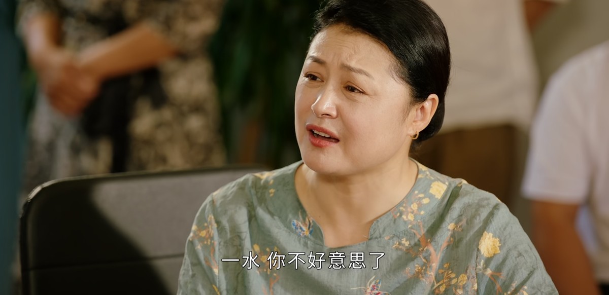 在老徐因为落选离开后,谢大脚是唯一一个怼老徐的人,明明就是落选了