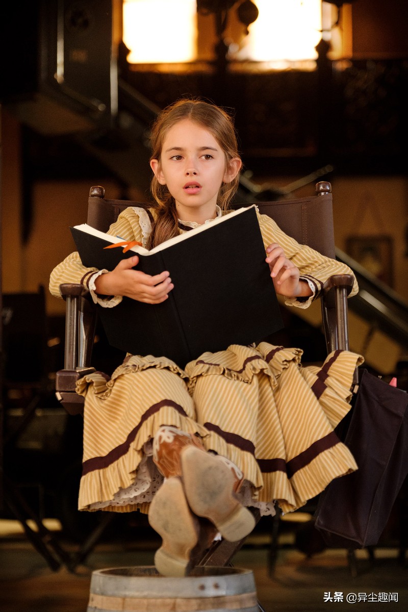 和莱昂纳多飙戏！《好莱坞往事》小童星出席奥斯卡穿粉红礼服太萌