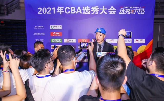 中国有哪些人报名nba选秀(中国第4人！CBA状元低调报名NBA选秀，已经签约美国经纪人)