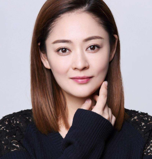 离婚13年后，连奕名和陈佳妍的生活状况有何不同？