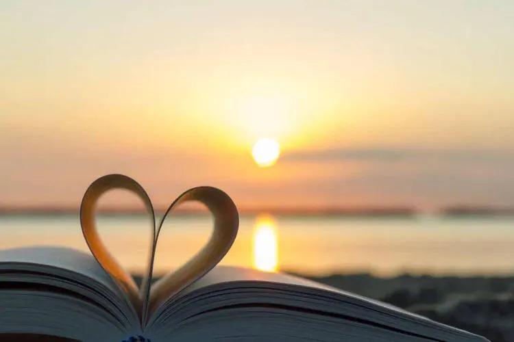 海伦·凯勒:心灵越美,越能拥抱爱和幸福