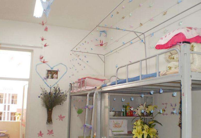 学校中的“可怕宿舍”火了，学生在里面居住，真的不害怕吗？