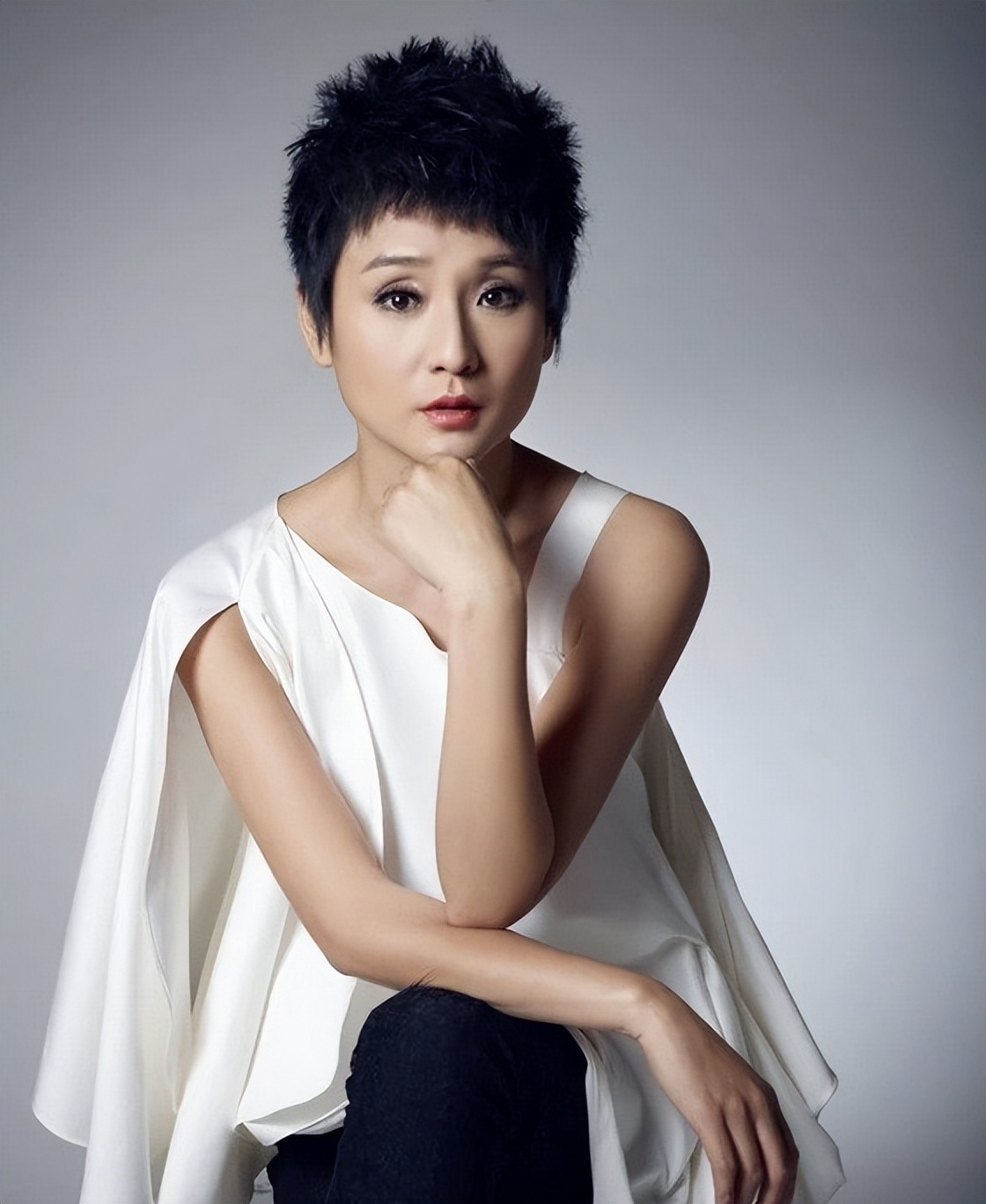 14位贤良的“妈妈专业户”女星，年轻时个顶个是美人坯子