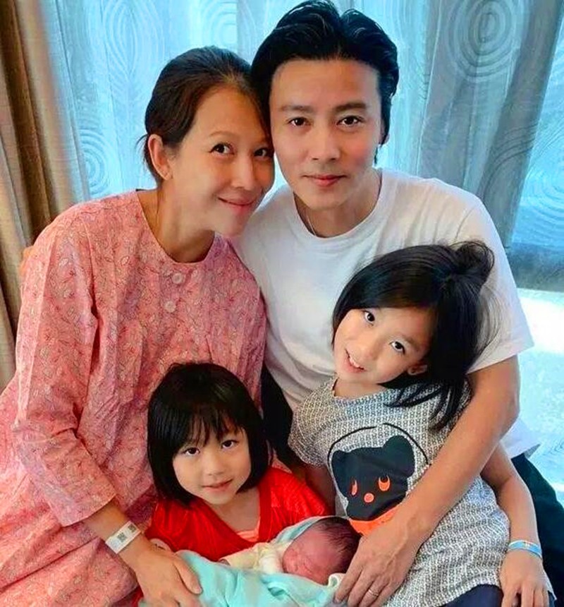 女星嫁“小老公”，被嘲像母子、婆婆公开嫌弃，后悔曾经的选择吗