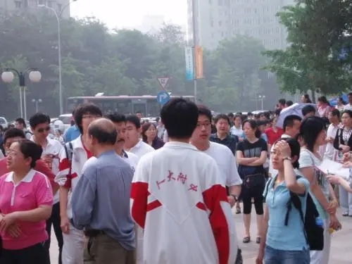 被11所美国大学拒收，高考703分无奈上清华，毕业后庆幸当年被拒