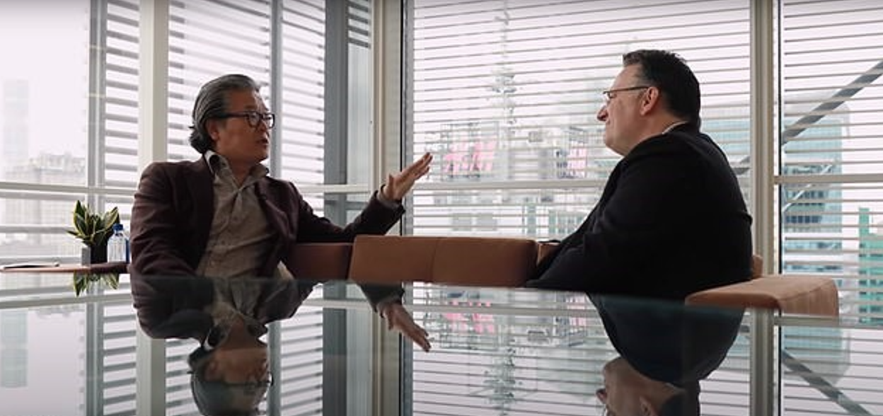 华尔街大佬黄比尔：白手起家，9年赚150亿美元，3天时间赔光家产