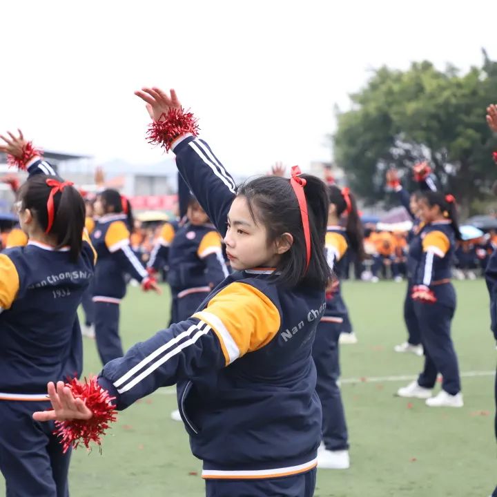 南充师范学校举行2021年“新华文轩杯”冬季运动会