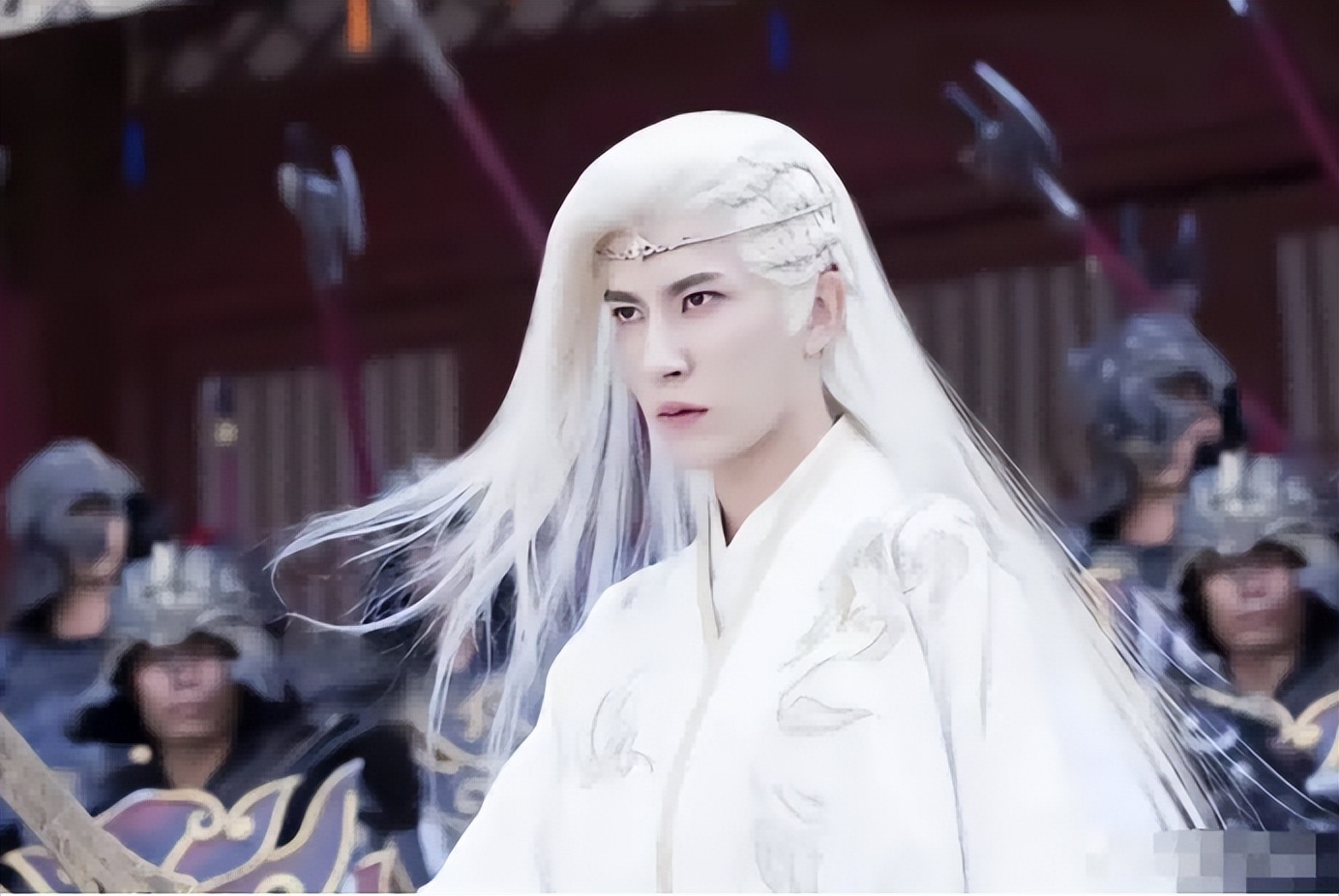 同样是演白面书生，把张国荣、任泉和佟梦实放在一起差距就出来了