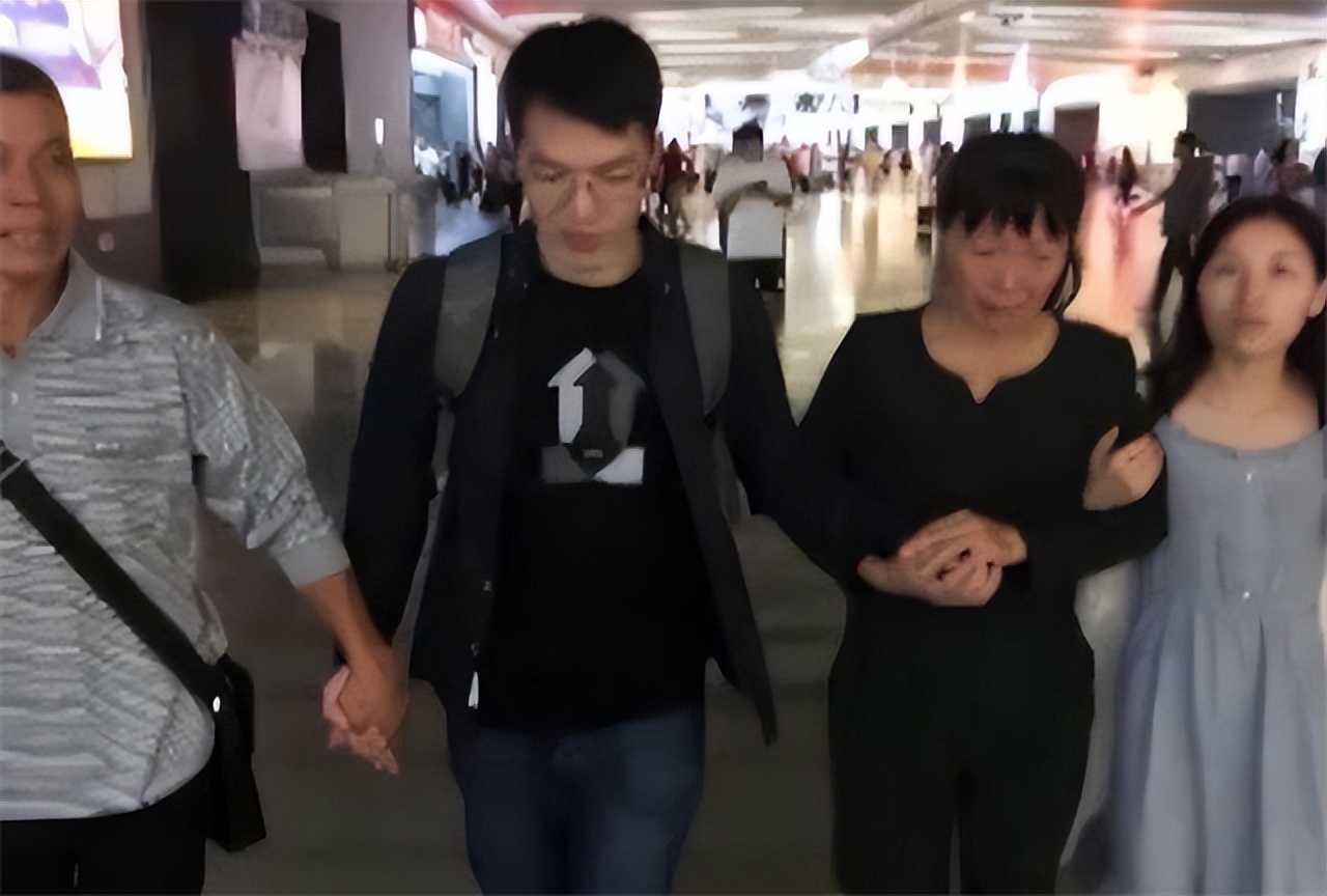 2003年，江西学子成高考状元大摆宴席，为何最后与父母失联9年？