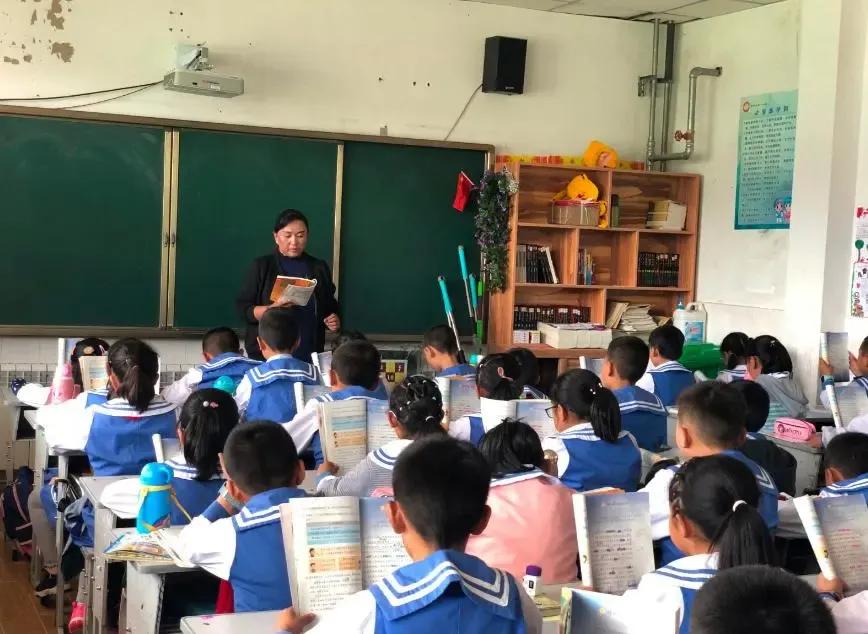 教师寒暑假工资将要取消？北京教师晒工资单，年薪减去了9000元