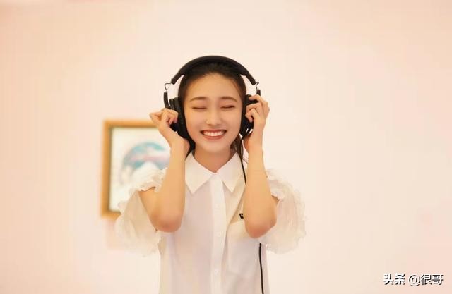 女心理师中隐藏着两位才女：一位做过乐队主唱，一位上过最强大脑