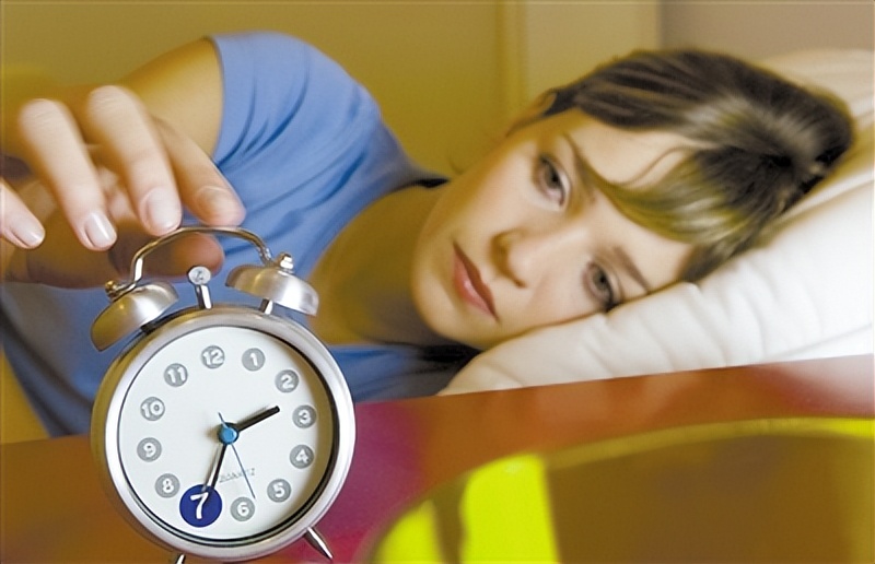 晚上睡不著閉著眼，能減少熬夜帶來的危害嗎？ 告訴你如何挽救傷害