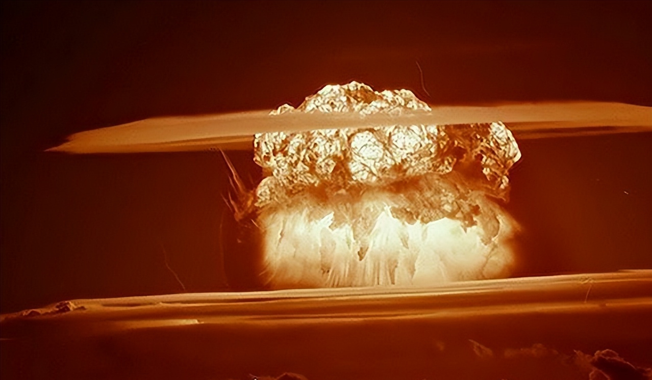 沙皇核弹(最强核武器,一颗抵3000颗广岛"小男孩",所过之处无生还可能)