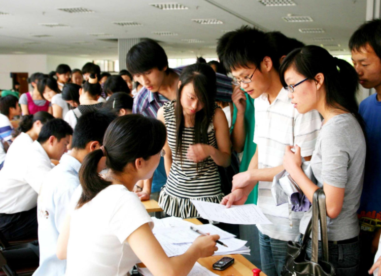 新晋中科院院士马余强，第一学历是大专，“双标网友”却振振有词