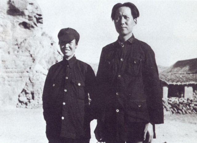 李敏去看望贺子珍后，捎回来个礼物，毛泽东拆开：你妈妈心思细腻