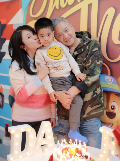 离婚13年后，连奕名和陈佳妍的生活状况有何不同？