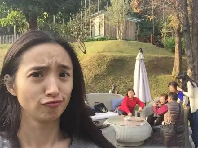 林依晨因老公缺席坐月子患产后抑郁，自我感动式婚姻被外人质疑