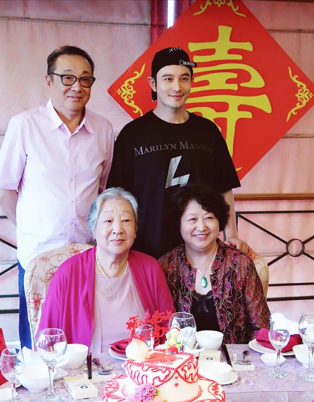 黄晓明之母张素霞：挽救过儿子的婚姻，现在她的心最痛