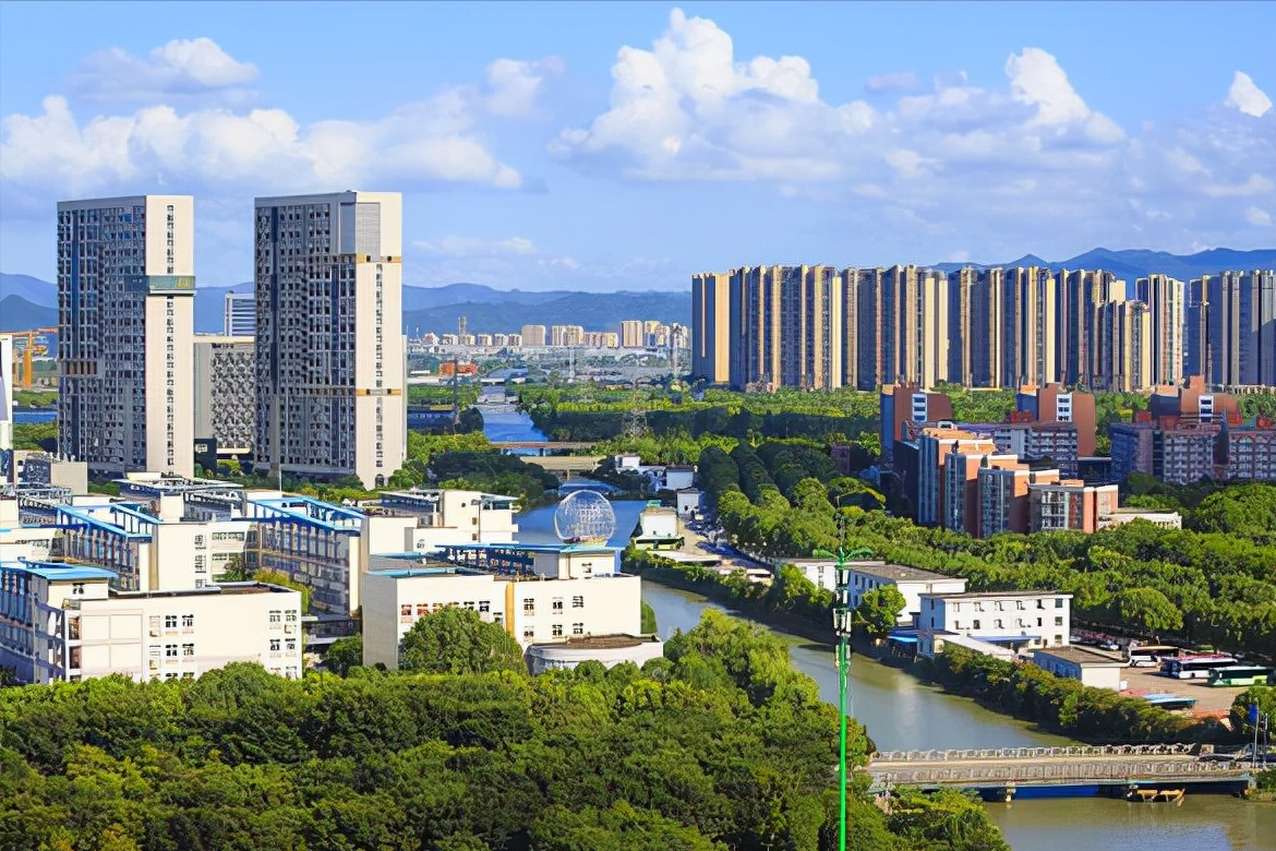 浙江高校经费排名发布，两所师范大学携手并进，浙工大为自己正名