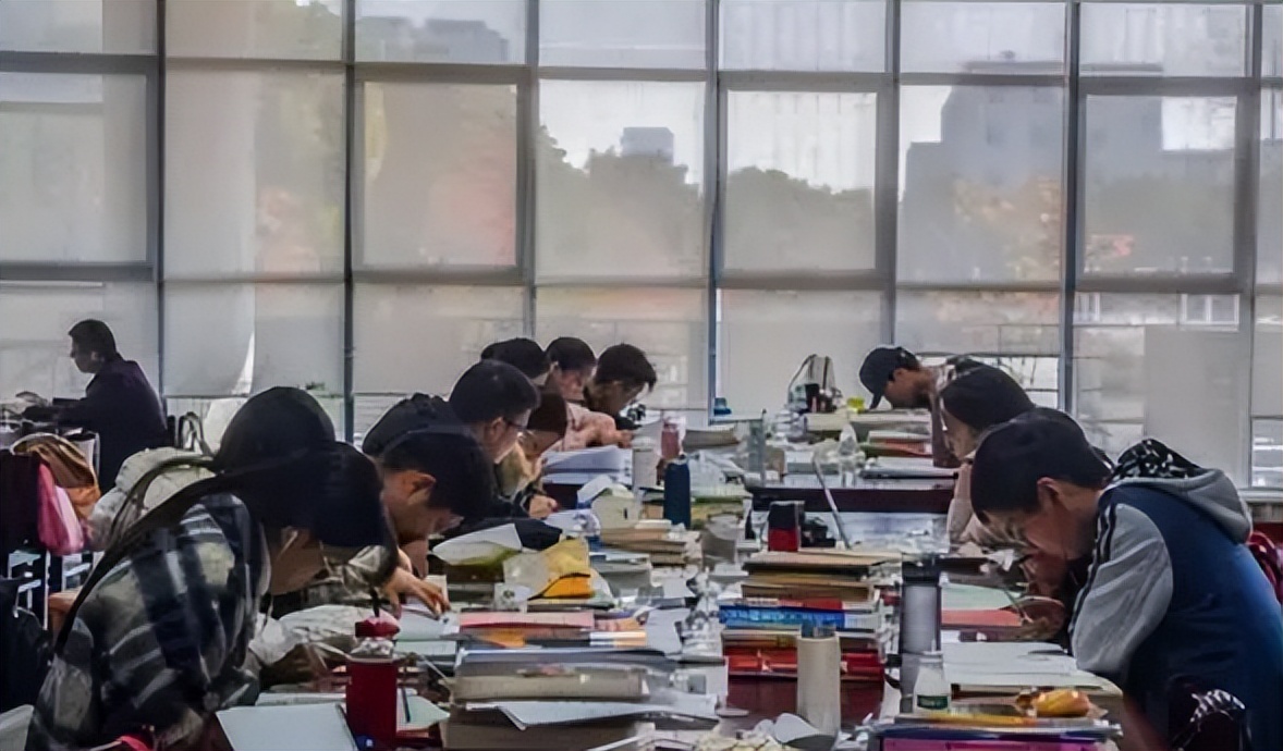 同样是挂科，大一挂科和大三挂科影响却天差地别，学生要心中有数