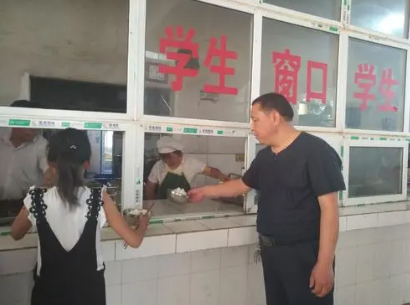 河南封丘“学生餐后呕吐”后续：4人被调查，校长前途堪忧