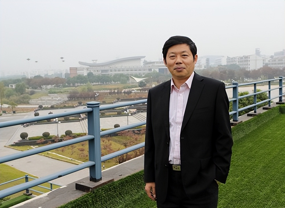 一家四代8人从教！江苏这位老师：培养出多名大学教授，屡获表彰