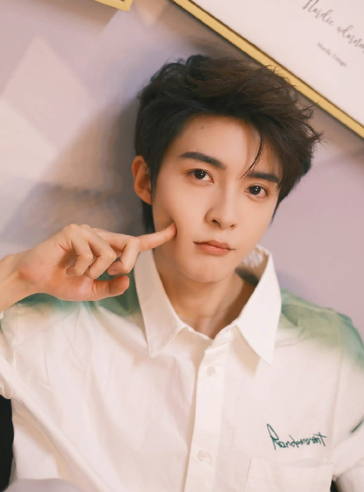 又一高颜值短剧定档！反派男主爱上漫画少女，女主是爱豆刘些宁