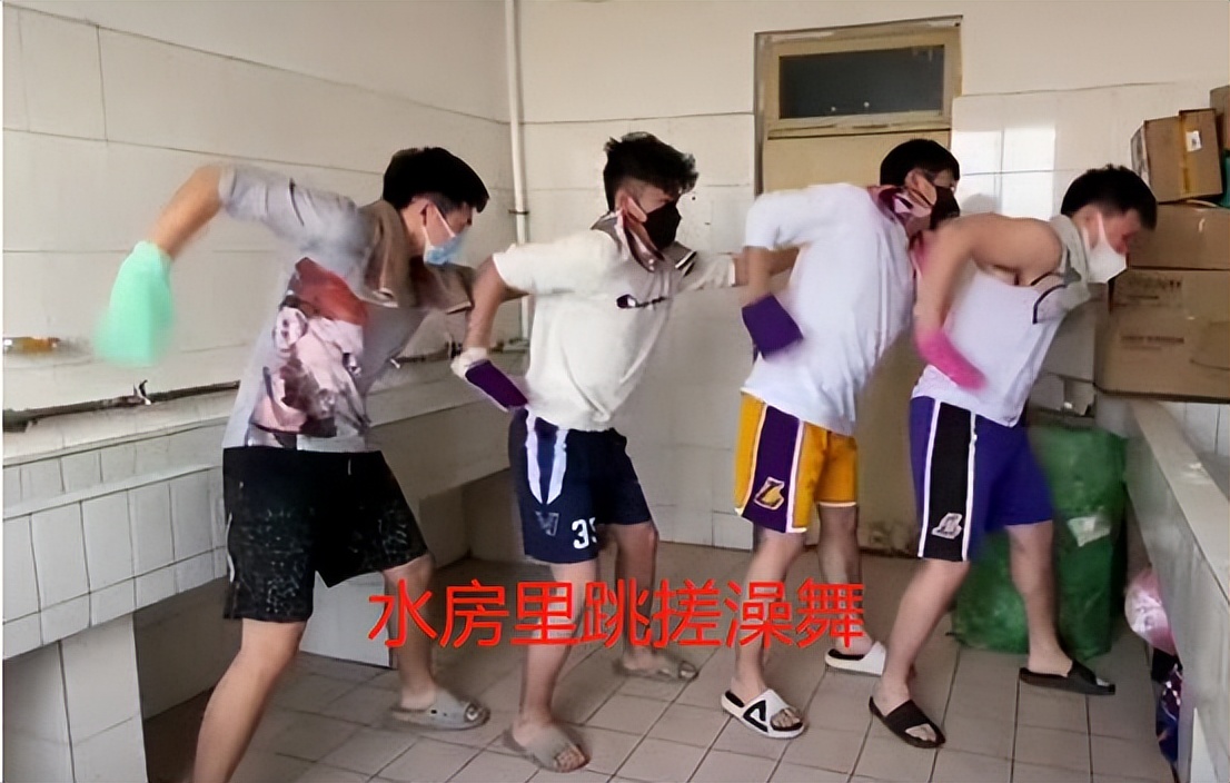 大学生封校后的生活，一个个开始秀花样，网友：像极了退休的生活