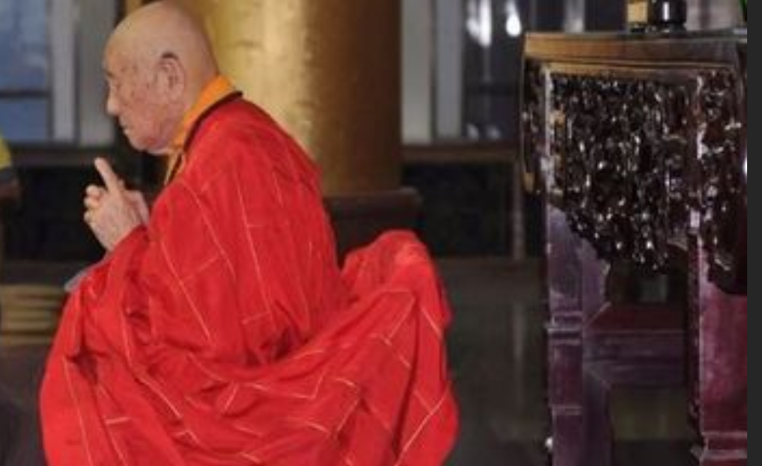 灭门案逃犯混成高僧，藏身17年，开着奥迪进出寺庙