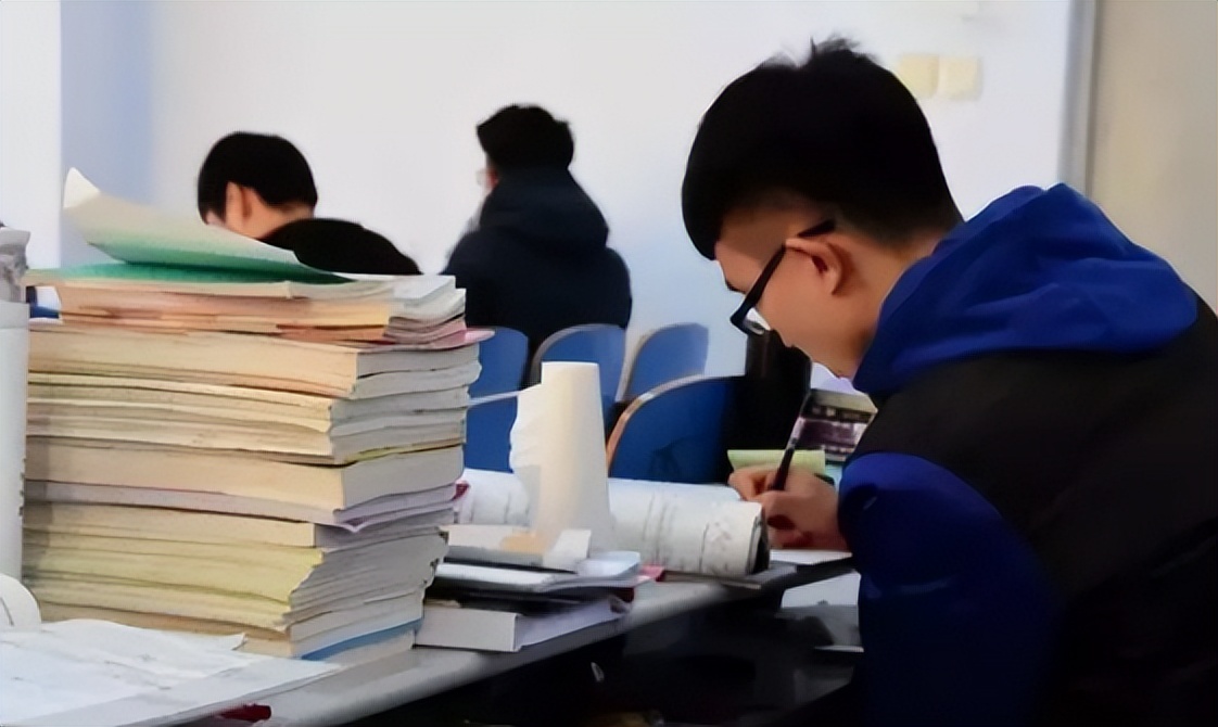 同样是挂科，大一挂科和大三挂科影响却天差地别，学生要心中有数