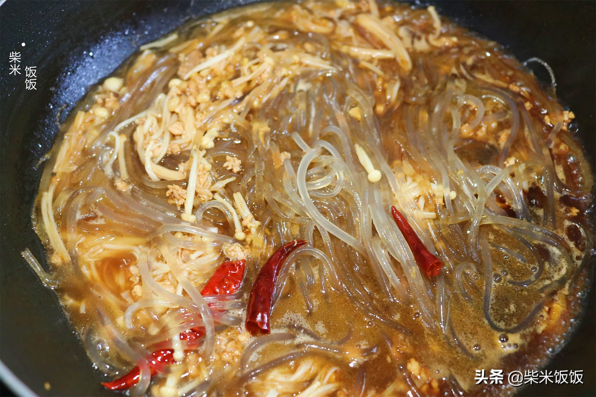 粉条的神仙吃法，4种食材一锅出，鲜香四溢，好吃得连汤也不剩