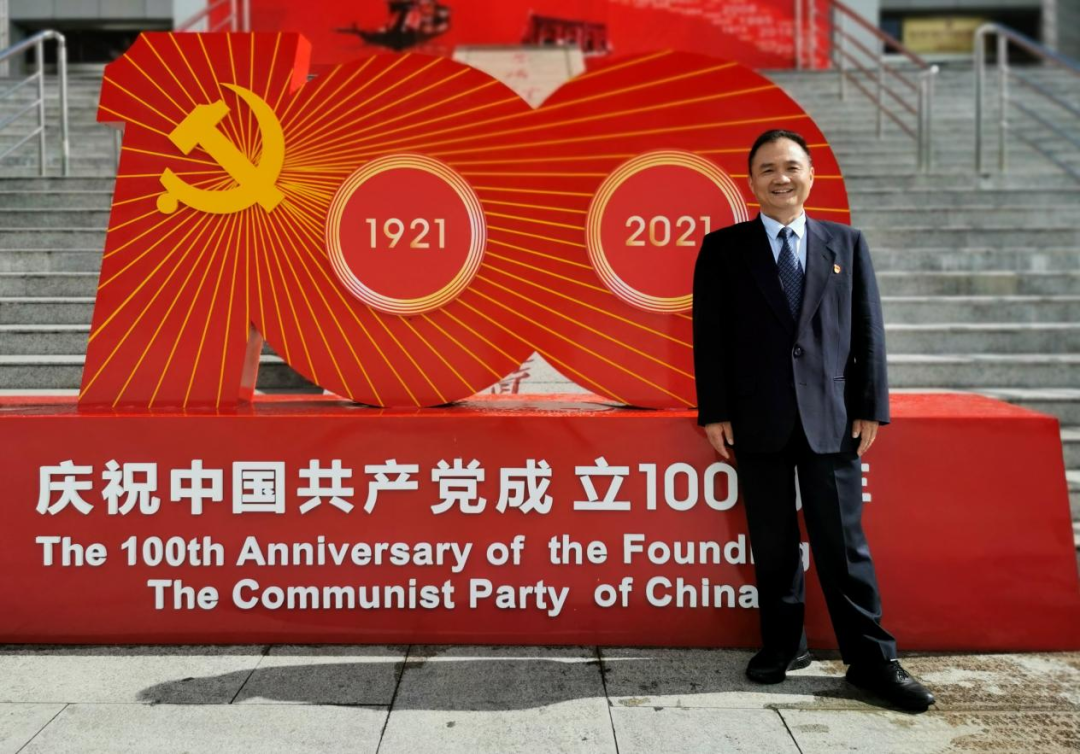 今天，把掌声送给他们！