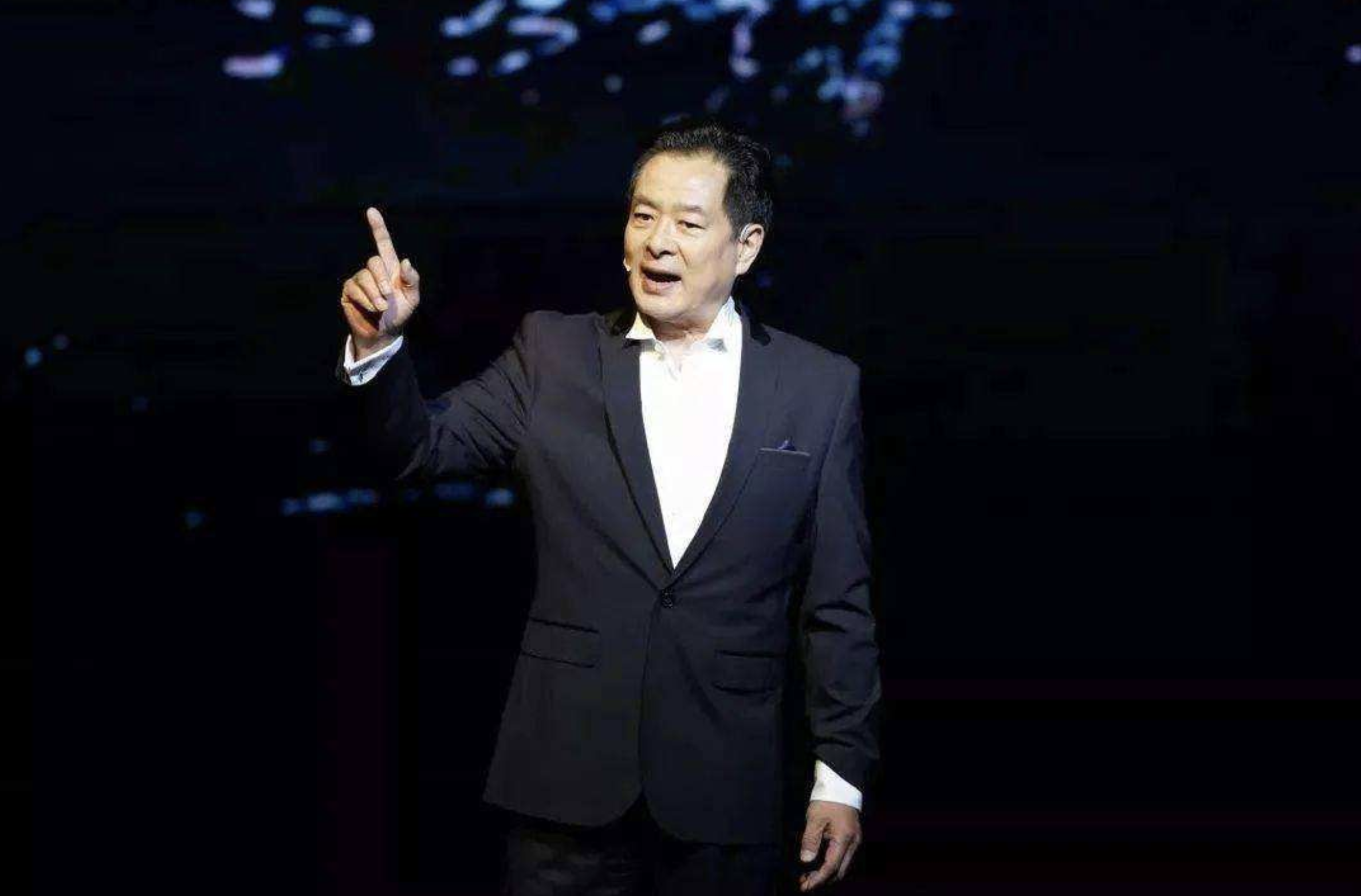 仅仅11天，就有12位名人接连离世，一天失去2位艺术家，最大95岁