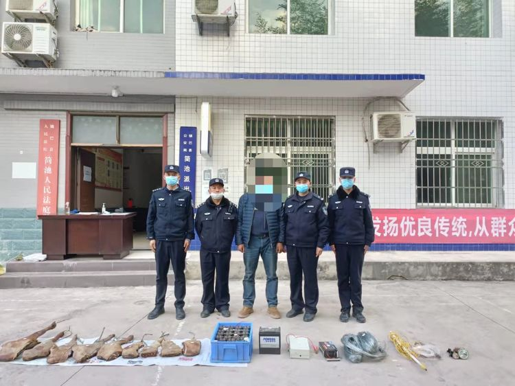 村民私设电网“打”野猪 民警查处除隐患